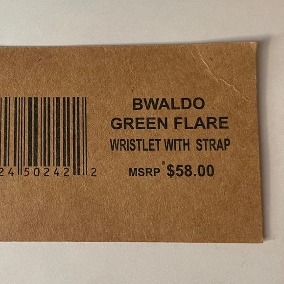 Steve Madden BWaldo Green Flare Wristlet with Strap Gold New with Tag (NWT) - Picture 6 of 7